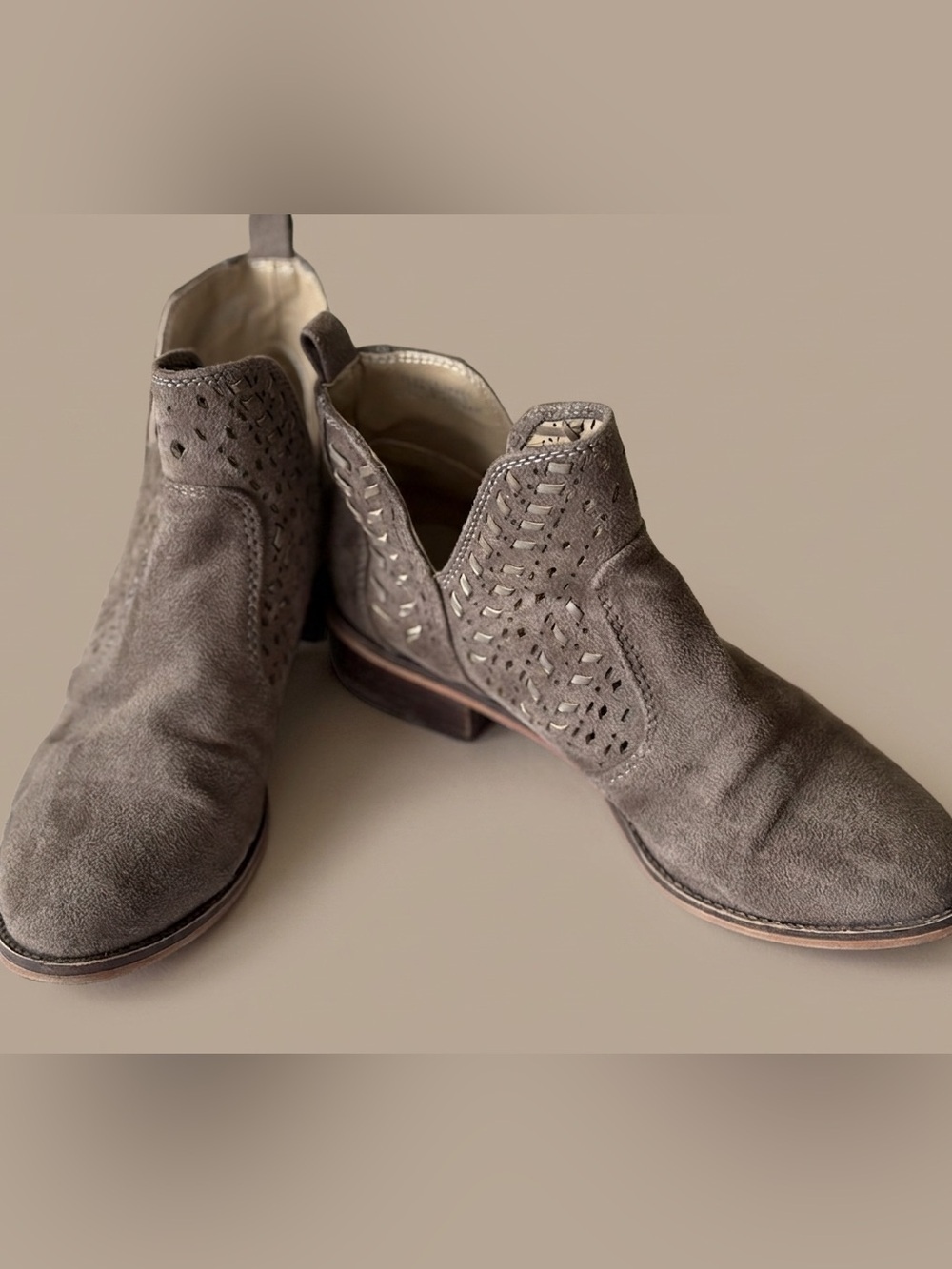 Steve Madden Taupe Suede Laser-Cut Ankle Booties size 6